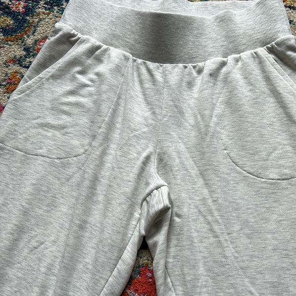 Earth Yoga Joggers - Picture 3 of 4